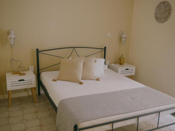 Rhodes Backpackers Boutique Hostel and Apartments : photo 3 de la chambre appartement avec balcon