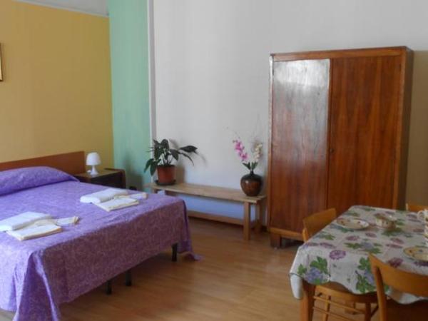 B&B Fenice Barocca : photo 4 de la chambre grande chambre double ou lits jumeaux avec salle de bains commune 