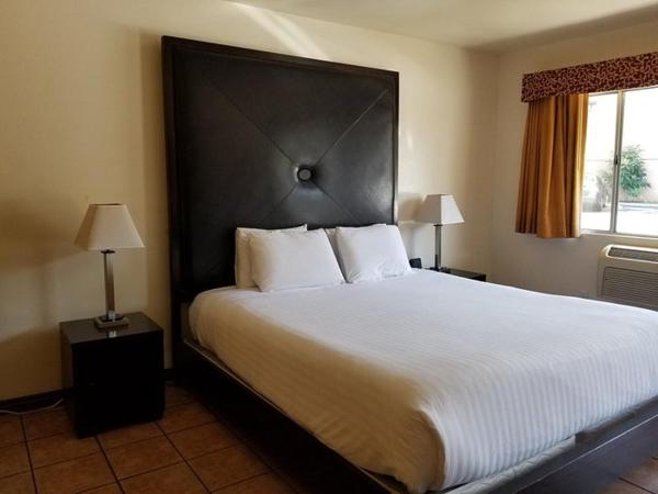 Casa Bella Inn Downtown LA : photo 1 de la chambre chambre lit king-size - accessible aux personnes à mobilité réduite