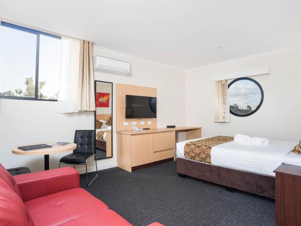 Best Western Mahoneys Motor Inn : photo 5 de la chambre chambre lit queen-size avec baignoire spa