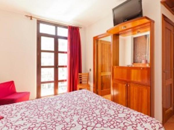 Plaça De La Font : photo 1 de la chambre chambre double ou lits jumeaux avec vue sur place