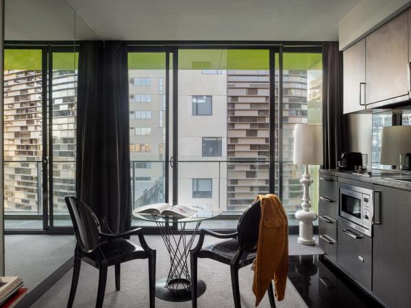 Art Series - The Cullen : photo 5 de la chambre suite studio deluxe avec balcon 