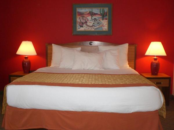 Hawthorn Suites by Wyndham Albuquerque : photo 2 de la chambre chambre lit king-size - fumeurs