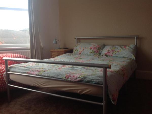 Clift Guest House : photo 2 de la chambre grande chambre triple avec salle de bains commune