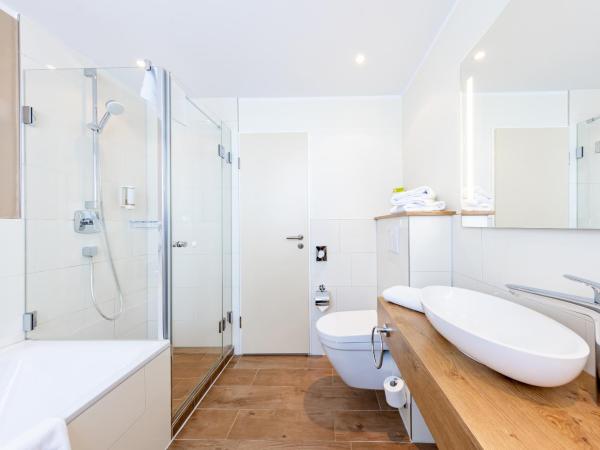 Maingau Hotel : photo 8 de la chambre chambre familiale avec baignoire