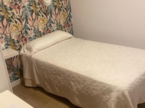 Hotel Ovetense : photo 3 de la chambre chambre simple avec salle de bains