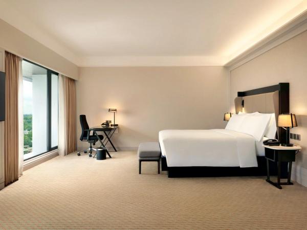 Hilton Kuching Hotel : photo 2 de la chambre deluxe executive king room with river view