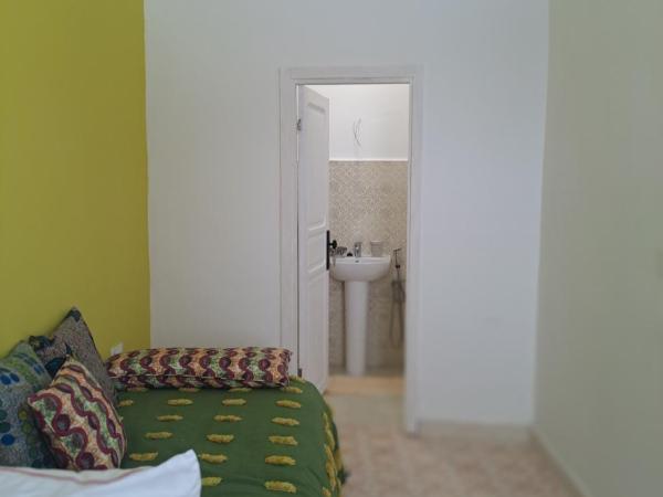SUMMER HOUSE TANGER : photo 2 de la chambre chambre simple avec salle de bains 