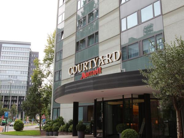 Courtyard by Marriott Düsseldorf Seestern : photo 7 de la chambre grande chambre lit queen-size - Étage supérieur