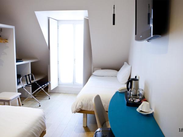 Hotel Andréa : photo 3 de la chambre chambre triple avec balcon