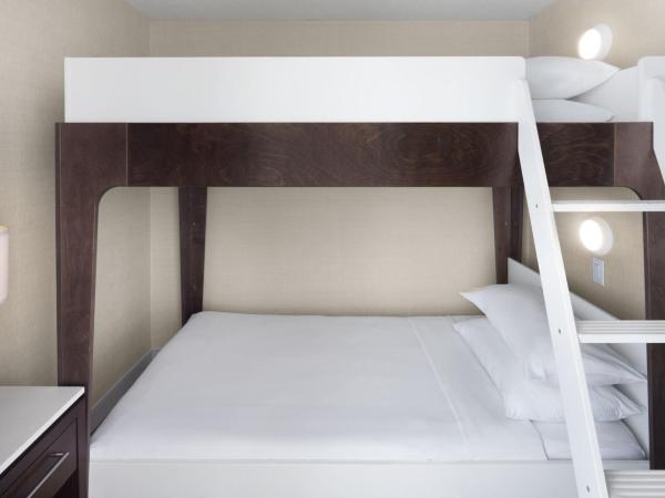 Delta Hotels by Marriott Edmonton South Conference Centre : photo 2 de la chambre kid zone room, larger guest room