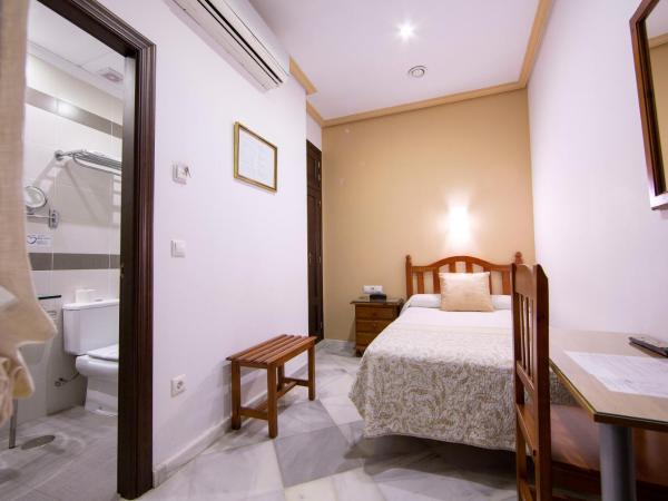 Hotel Los Omeyas : photo 2 de la chambre chambre simple