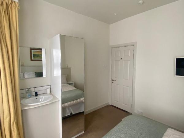 Baldara House : photo 2 de la chambre chambre double standard avec salle de bains commune