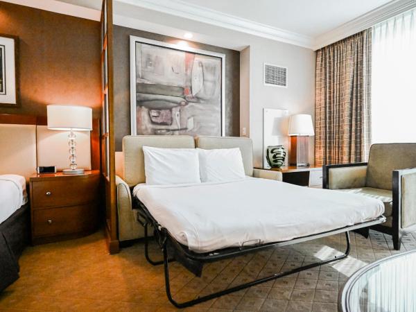 StripViewSuites at Signature : photo 1 de la chambre two-bedroom - strip view & balcony