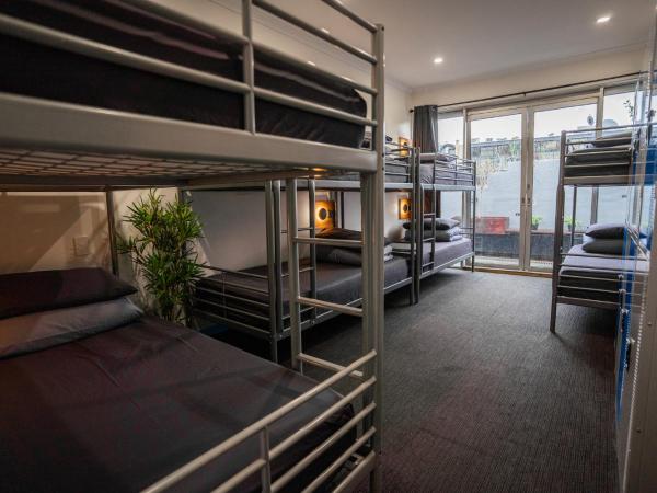 Mad Monkey Melbourne : photo 5 de la chambre lit dans dortoir mixte de 8 lits avec salle de bains commune (18-35 ans uniquement)