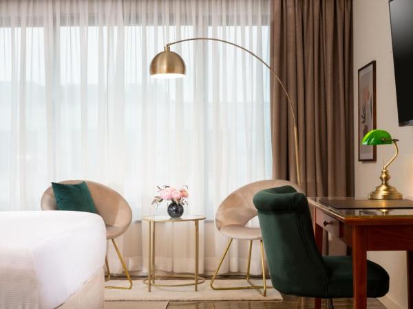 JW Marriott Hotel Berlin : photo 5 de la chambre chambre lit king-size club exécutive avec accès au salon club exécutif