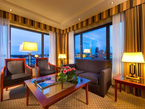 JW Marriott Hotel Berlin : photo 6 de la chambre suite supérieure 1 chambre avec 1 lit king-size