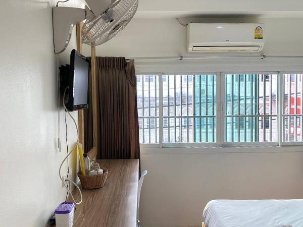 Sleep at Phuket SHA Plus : photo 7 de la chambre chambre double ou lits jumeaux standard avec climatisation