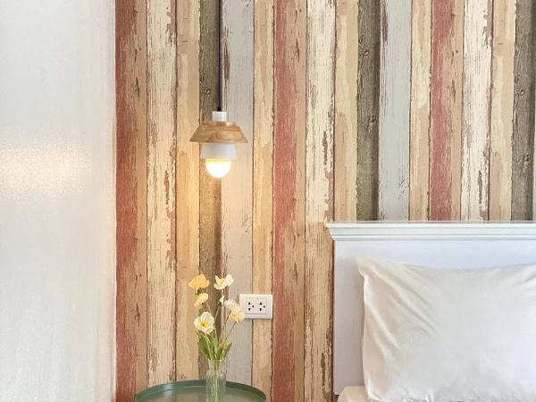 Sleep at Phuket SHA Plus : photo 4 de la chambre chambre double ou lits jumeaux standard avec climatisation