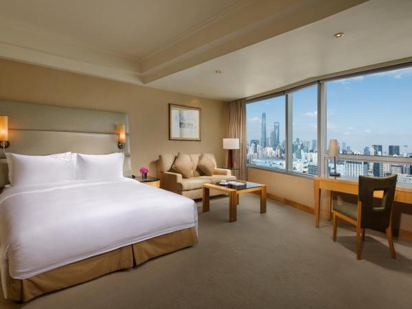 DoubleTree by Hilton Shanghai Pudong - Present welcome cookie : photo 4 de la chambre chambre lit king-size deluxe - vue sur ville
