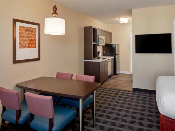 TownePlace Suites by Marriott Columbus North - OSU : photo 1 de la chambre studio avec 2 lits queen-size