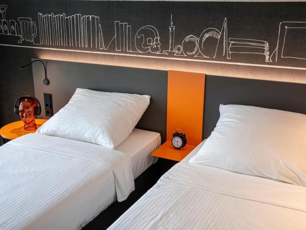 LOGINN Hotel Köln Airport : photo 8 de la chambre chambre lits jumeaux supérieure