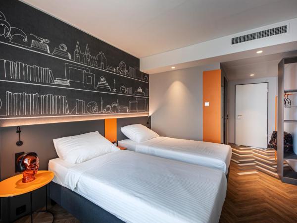 LOGINN Hotel Köln Airport : photo 9 de la chambre chambre lits jumeaux supérieure