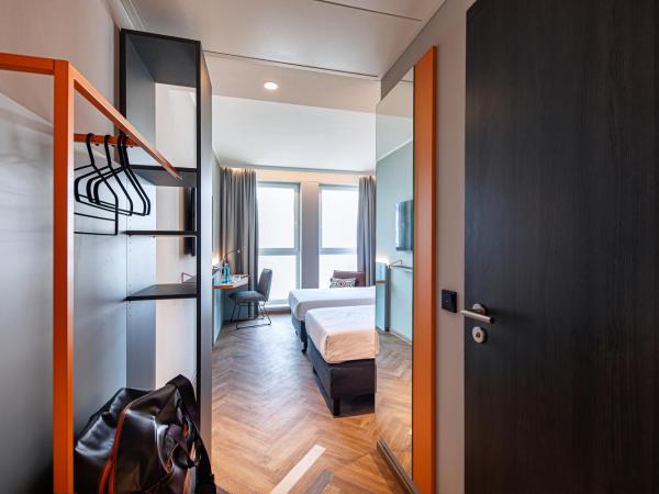 LOGINN Hotel Köln Airport : photo 5 de la chambre chambre lits jumeaux supérieure