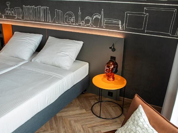 LOGINN Hotel Köln Airport : photo 7 de la chambre studio