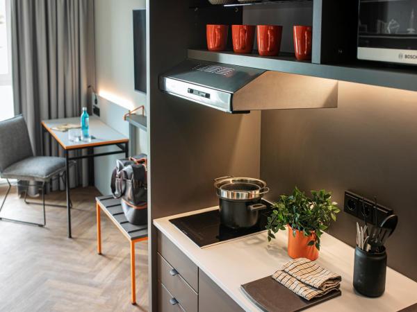 LOGINN Hotel Köln Airport : photo 10 de la chambre studio