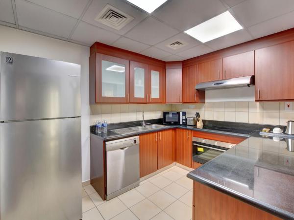 SUHA JBR Hotel Apartments : photo 9 de la chambre appartement 2 chambres - vue sur port de plaisance