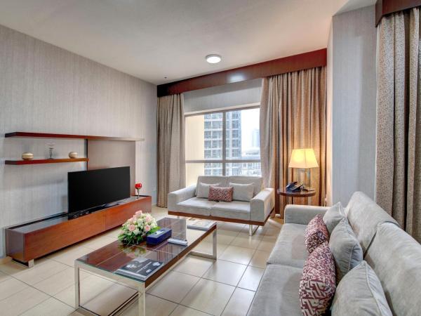 SUHA JBR Hotel Apartments : photo 8 de la chambre appartement 2 chambres - vue sur port de plaisance