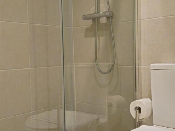 En-suites Suites - Leeds City Retreat with Kitchenette- LGI Hospital- University - Contractors - Short Stays : photo 2 de la chambre chambre double supérieure