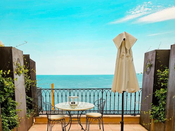 Hôtel La Pérouse Nice Baie des Anges - Recently fully renovated : photo 7 de la chambre chambre double deluxe - vue panoramique sur la mer