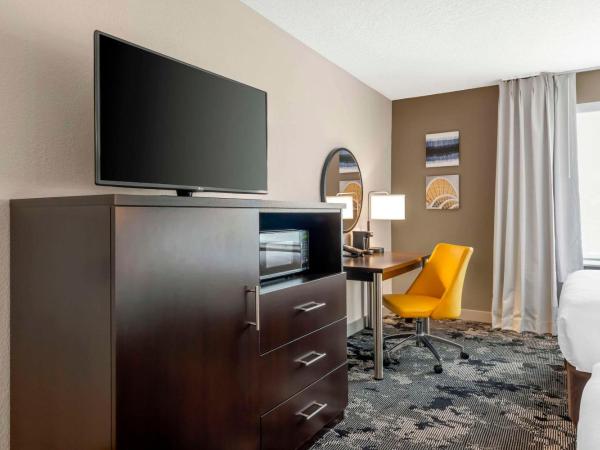 Comfort Inn & Suites Near Universal Orlando Resort-Convention Ctr : photo 1 de la chambre chambre 2 lits queen-size - non-fumeurs