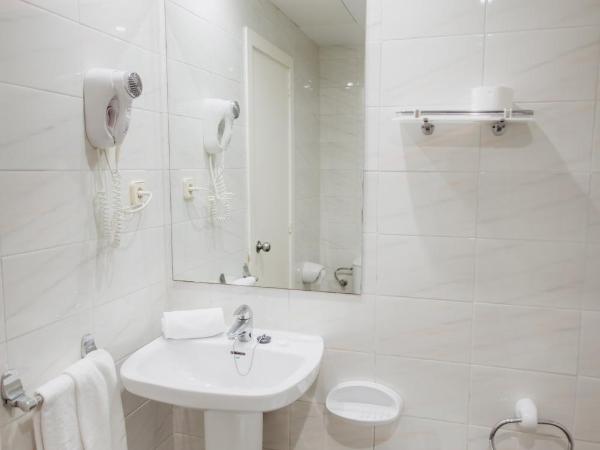 Marina Tossa : photo 6 de la chambre chambre triple avec balcon