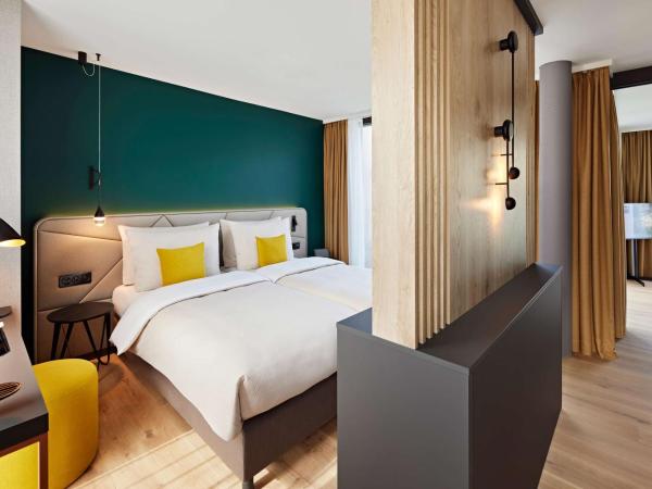 Essential by Dorint Interlaken - New Opening : photo 2 de la chambre suite junior avec 2 terrasses