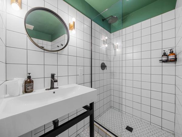 Greenview Hotel By Lowkl : photo 8 de la chambre chambre lit king-size standard