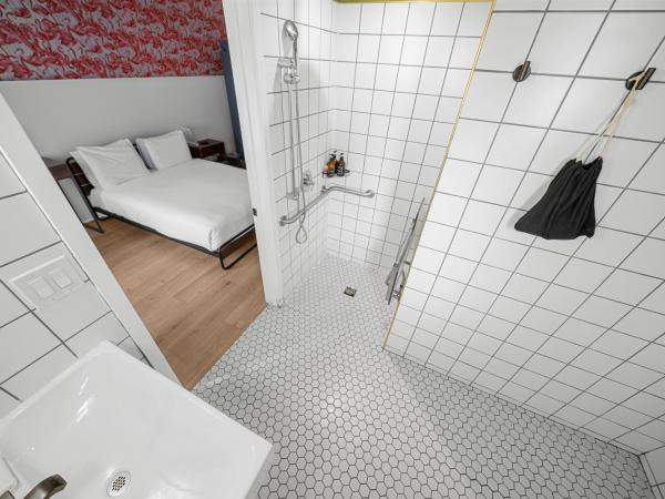 Greenview Hotel By Lowkl : photo 7 de la chambre chambre lit queen-size standard - accessible aux personnes à mobilité réduite