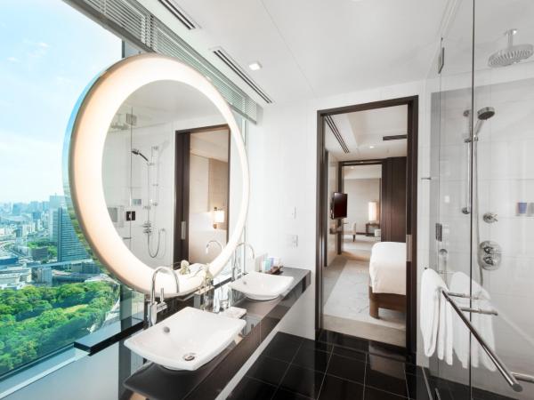 Conrad Tokyo : photo 4 de la chambre suite d'angle lit king-size - vue sur baie