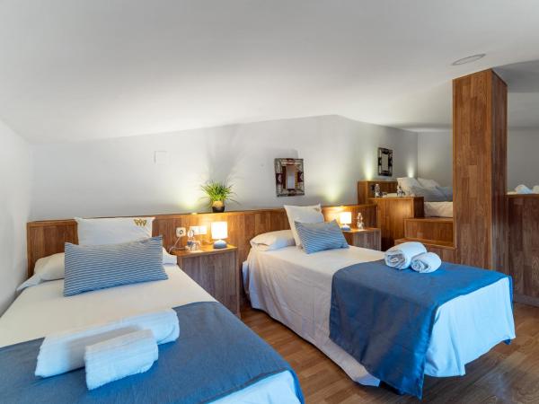 Hotel Reina Mora : photo 1 de la chambre chambre quadruple standard