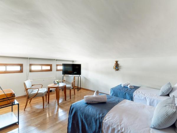 Hotel Reina Mora : photo 2 de la chambre chambre quadruple standard