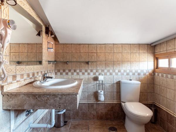 Hotel Reina Mora : photo 3 de la chambre chambre quadruple standard