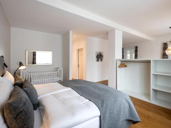 Hotel Edelweiss : photo 9 de la chambre chambre quadruple standard