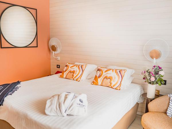 Hôtel Valdys Thalasso & Spa - Beau rivage : photo 6 de la chambre chambre double confort - vue latérale sur mer