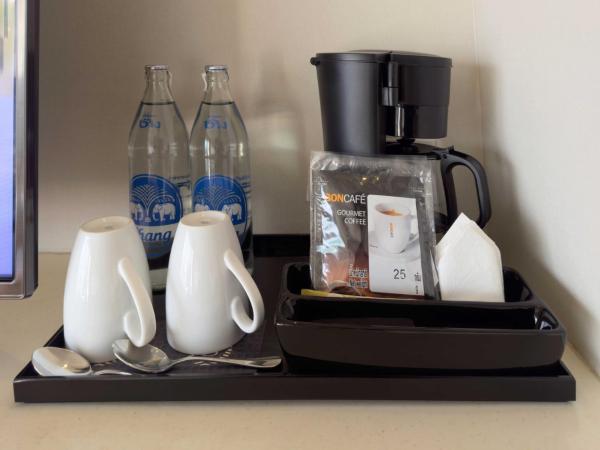 Royal Orchid Sheraton Hotel and Towers : photo 1 de la chambre chambre lit king-size deluxe - vue sur fleuve