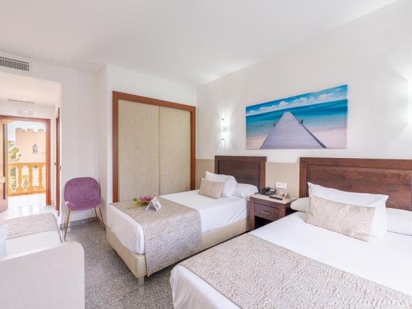 Hotel Plaza Del Castillo : photo 4 de la chambre chambre triple