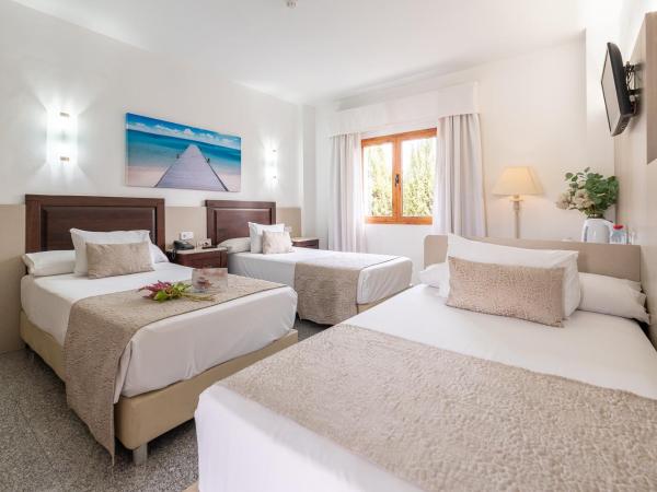 Hotel Plaza Del Castillo : photo 5 de la chambre chambre triple