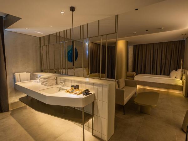 FOUR HILLS HOTEL : photo 2 de la chambre suite junior