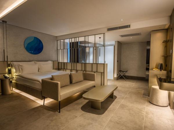 FOUR HILLS HOTEL : photo 5 de la chambre suite avec baignoire spa